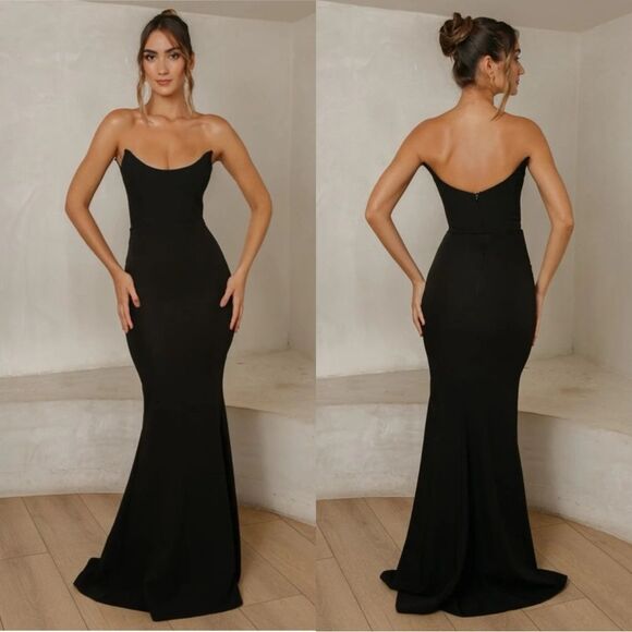 Jaus Dresses & Skirts - NWT Jaus Celine Gown Maxi dress in black